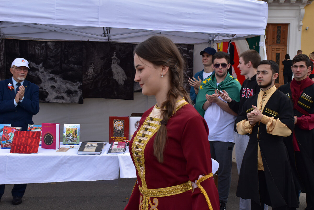 День города. Танец. Голубка. - Александр День города. Танец. Голубка. - Александр