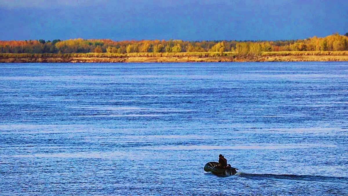 Осенняя Обь..Рыбак на лодке! - Владимир 