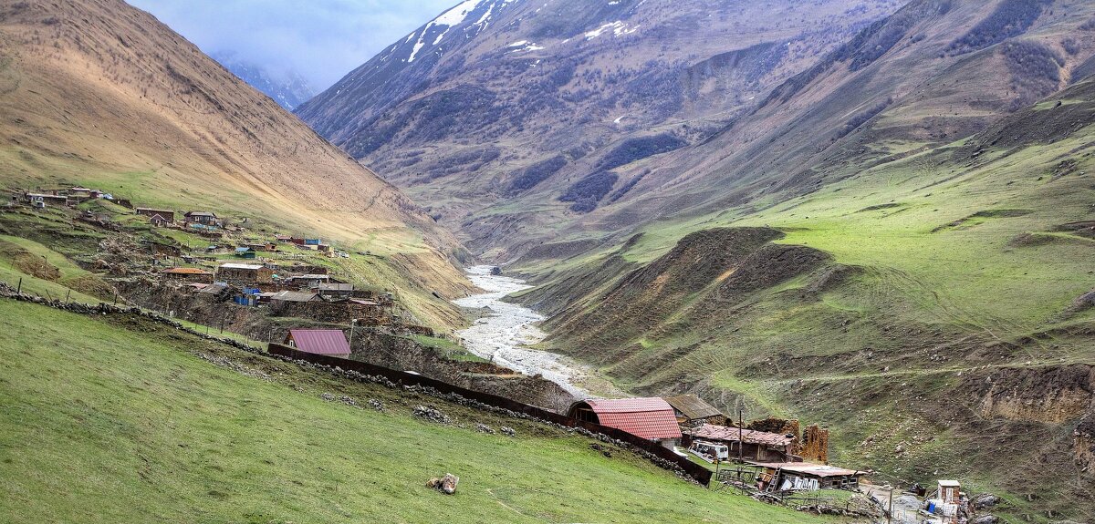 Возле далекого аула - Константин Возле далекого аула - Константин