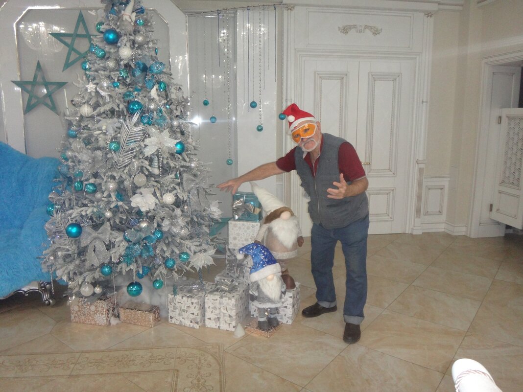 У ёлки! - Сергей Анатольевич У ёлки! - Сергей Анатольевич