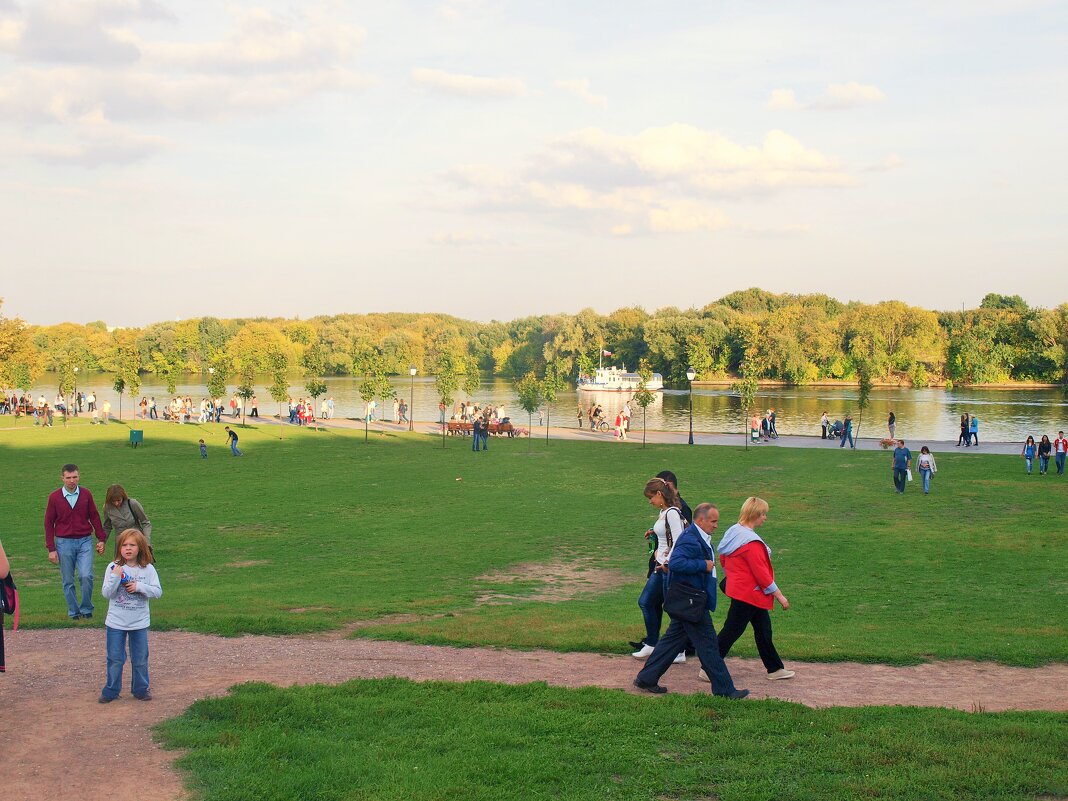 Москва. Сентябрь в парке Коломенском. - Владимир Драгунский Москва. Сентябрь в парке Коломенском. - Владимир Драгунский