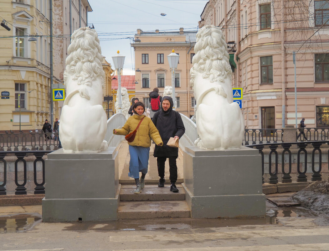 Пройти по Львиному мосту - Магомед .