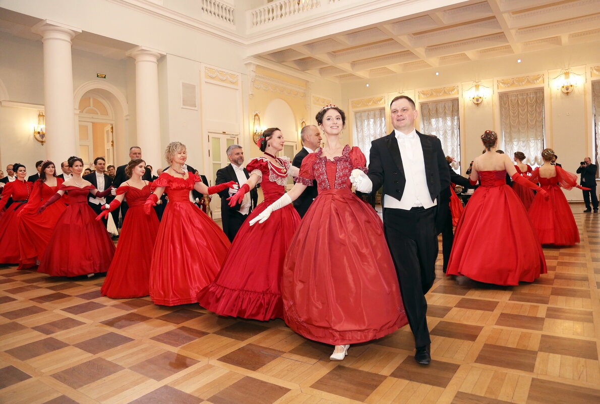 Пасхальный бал в Доме Пашкова. Полонез - Михаил Бибичков Пасхальный бал в Доме Пашкова. Полонез - Михаил Бибичков