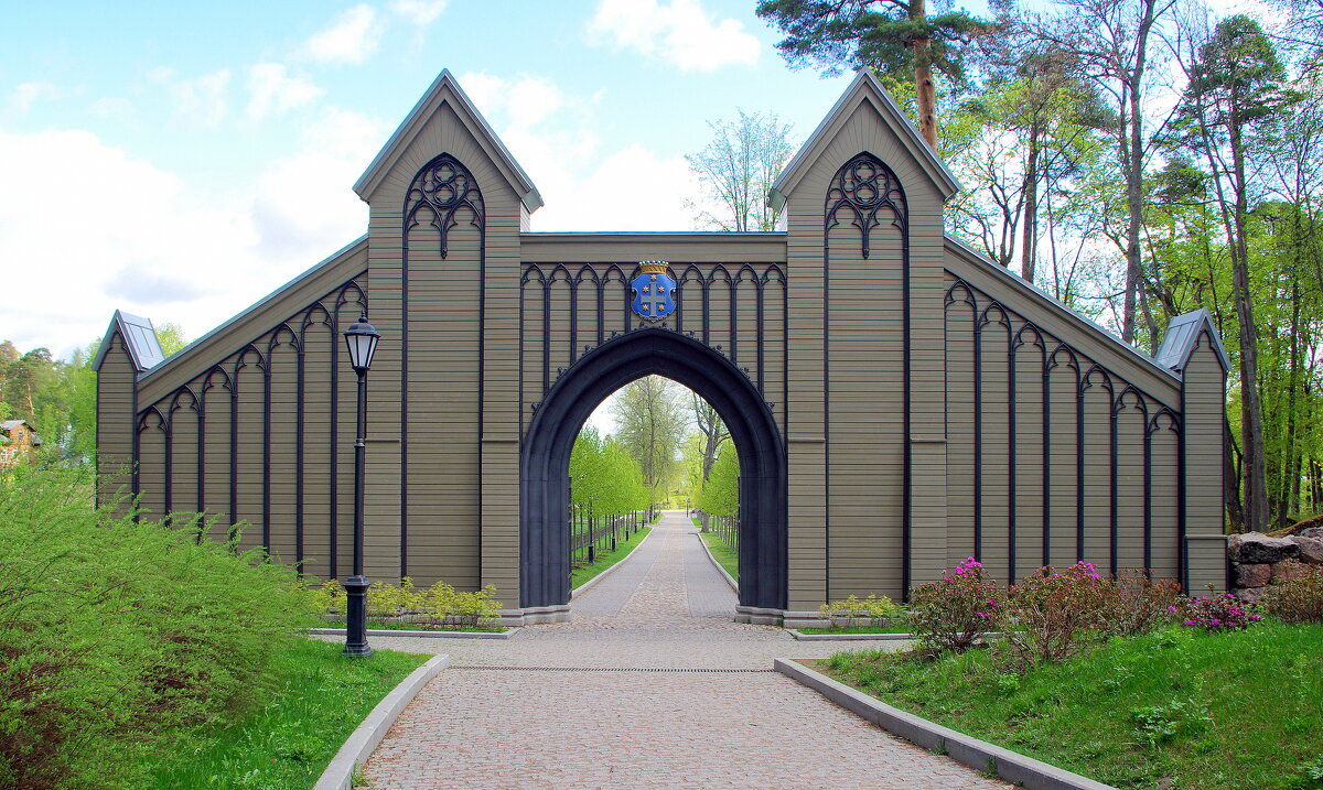 Входные ворота парка Монрепо выполнены в неоготическом стиле. - Валерий Новиков Входные ворота парка Монрепо выполнены в неоготическом стиле. - Валерий Новиков