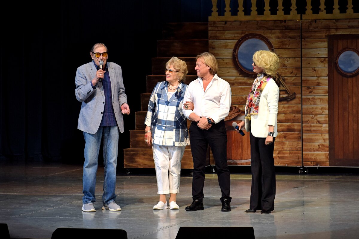 Ну какой же концерт "Школы Гардемаринов" без Светланы Дружининой? - Татьяна Помогалова