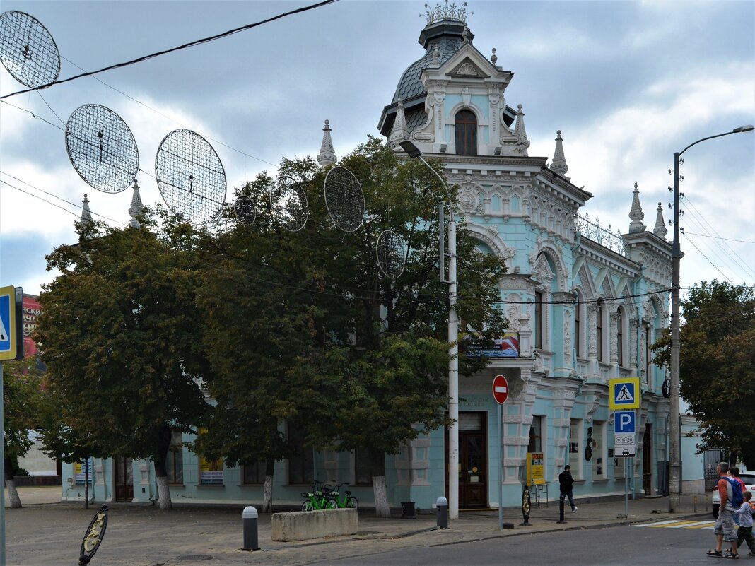 Краснодар. Особняк Батырбека Бекмурзовича Шардова. - Пётр Чернега