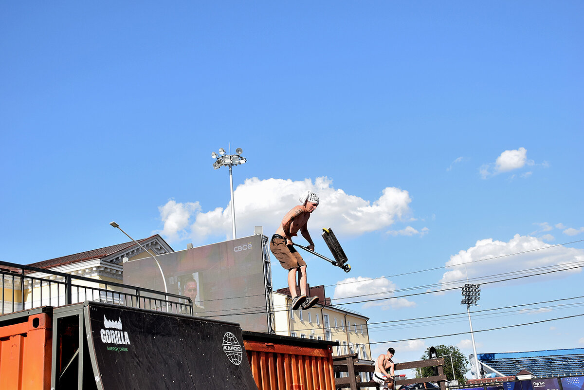 Конкурс skateboarding. "На пяточках по проводам". - Александр 