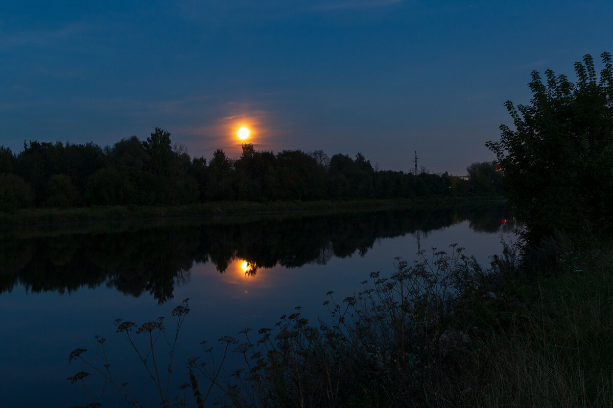 Две луны. - Анатолий. Chesnavik.