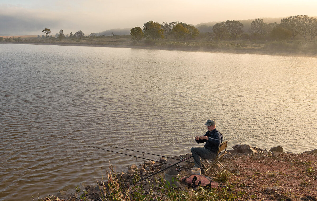 На рыбалке ... - Евгений Хвальчев