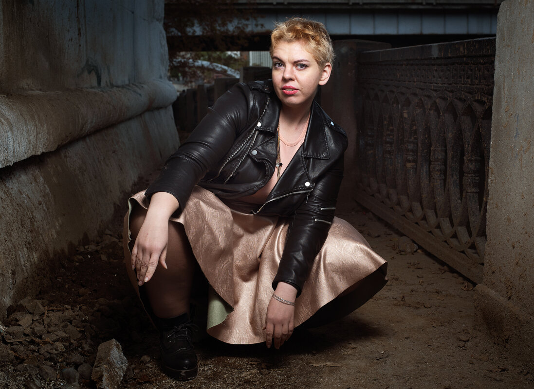 Девушка позирует на кортах - Валерий Серёгин Девушка позирует на кортах - Валерий Серёгин