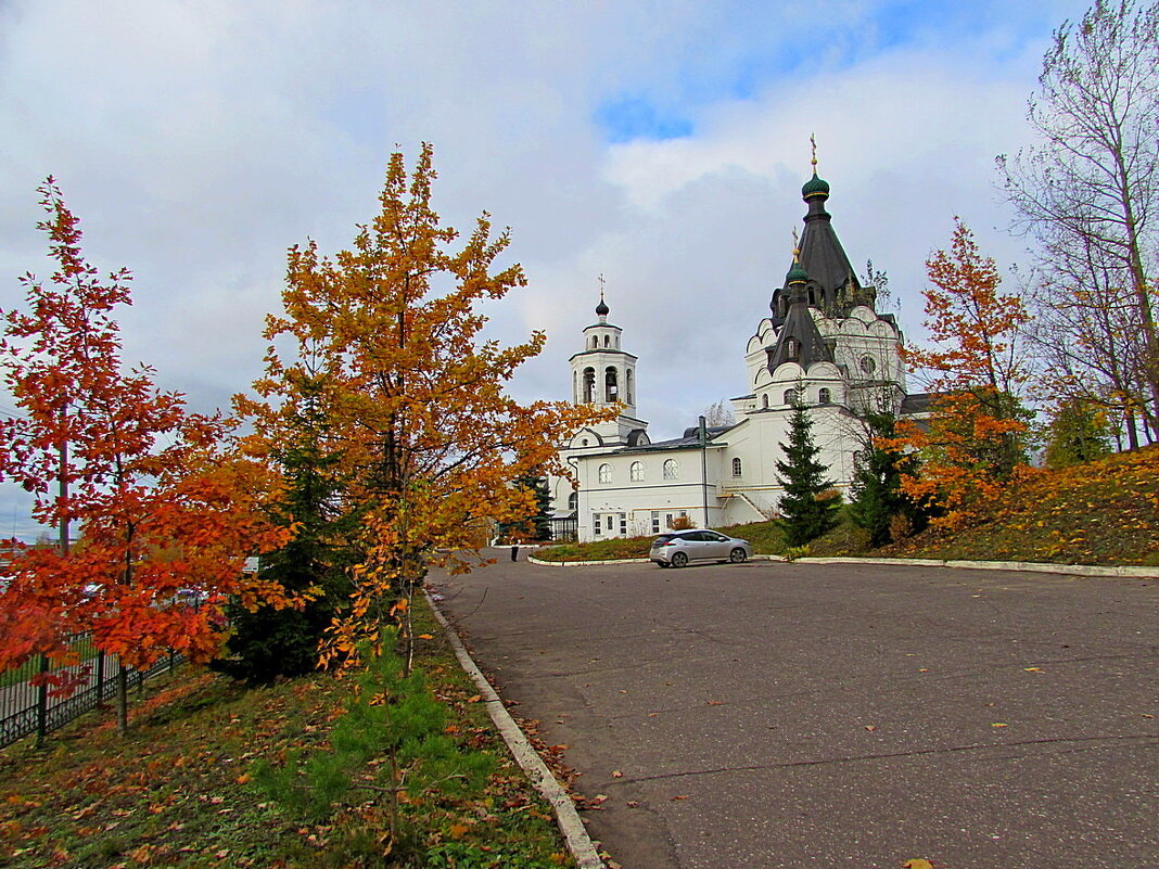 В нашем городе осень - Лидия 