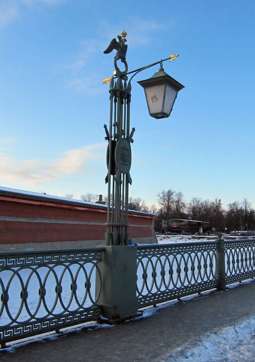 Фонарь на мосту - Вера Щукина