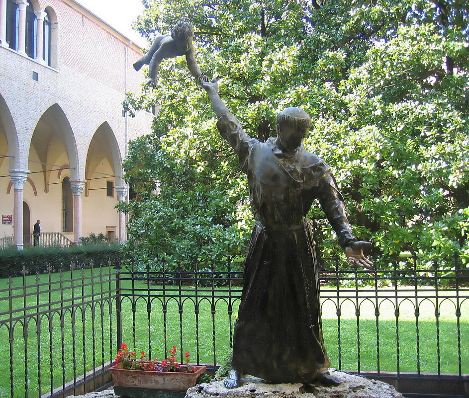 Внутренний двор базилики Святого Антония в Падуи. - Ольга Довженко Внутренний двор базилики Святого Антония в Падуи. - Ольга Довженко