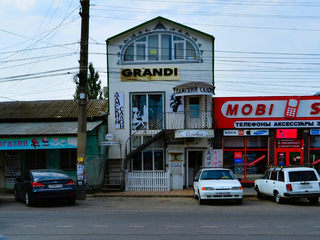 Избербаш. Дамский салон «Grandi». - Пётр Чернега Избербаш. Дамский салон «Grandi». - Пётр Чернега