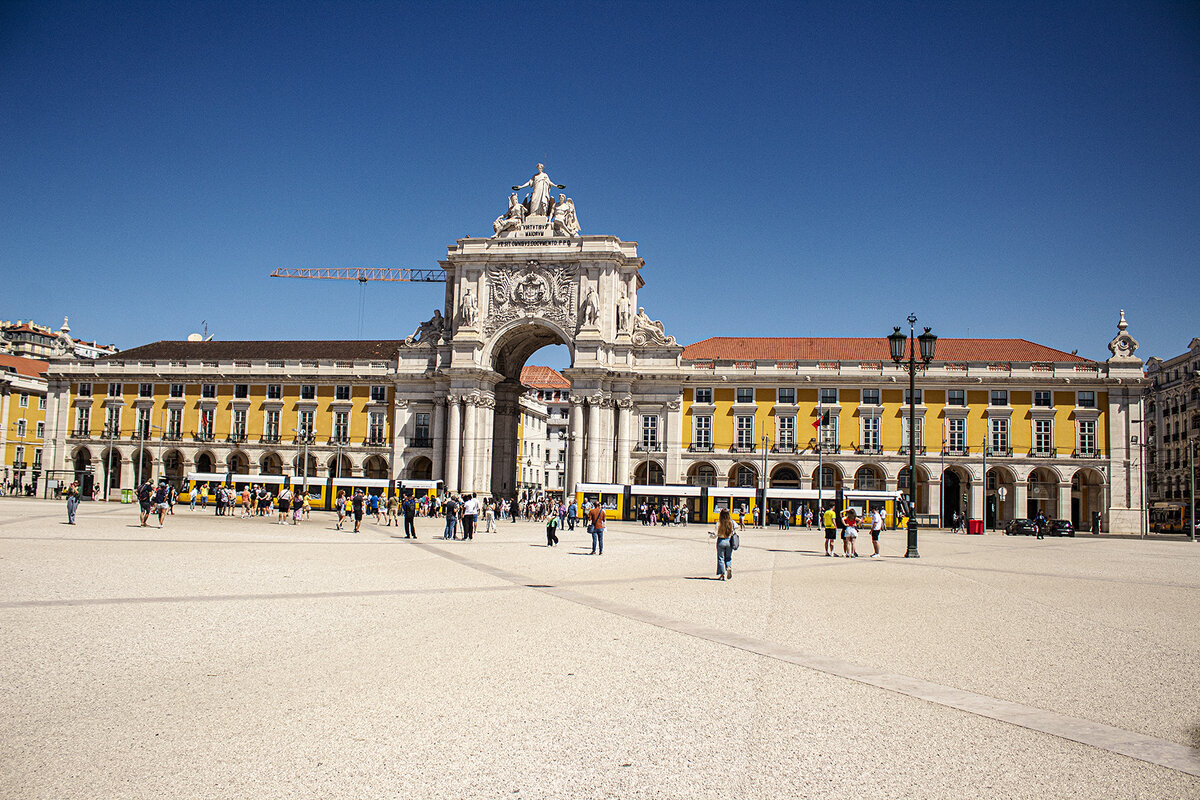 Praça do Comércio - здание с аркой - Roman Ilnytskyi