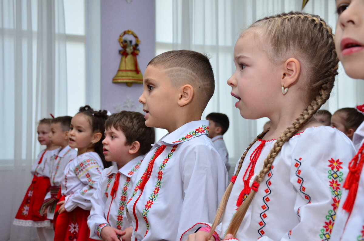 Утренник  , песня...2 - александр донченко