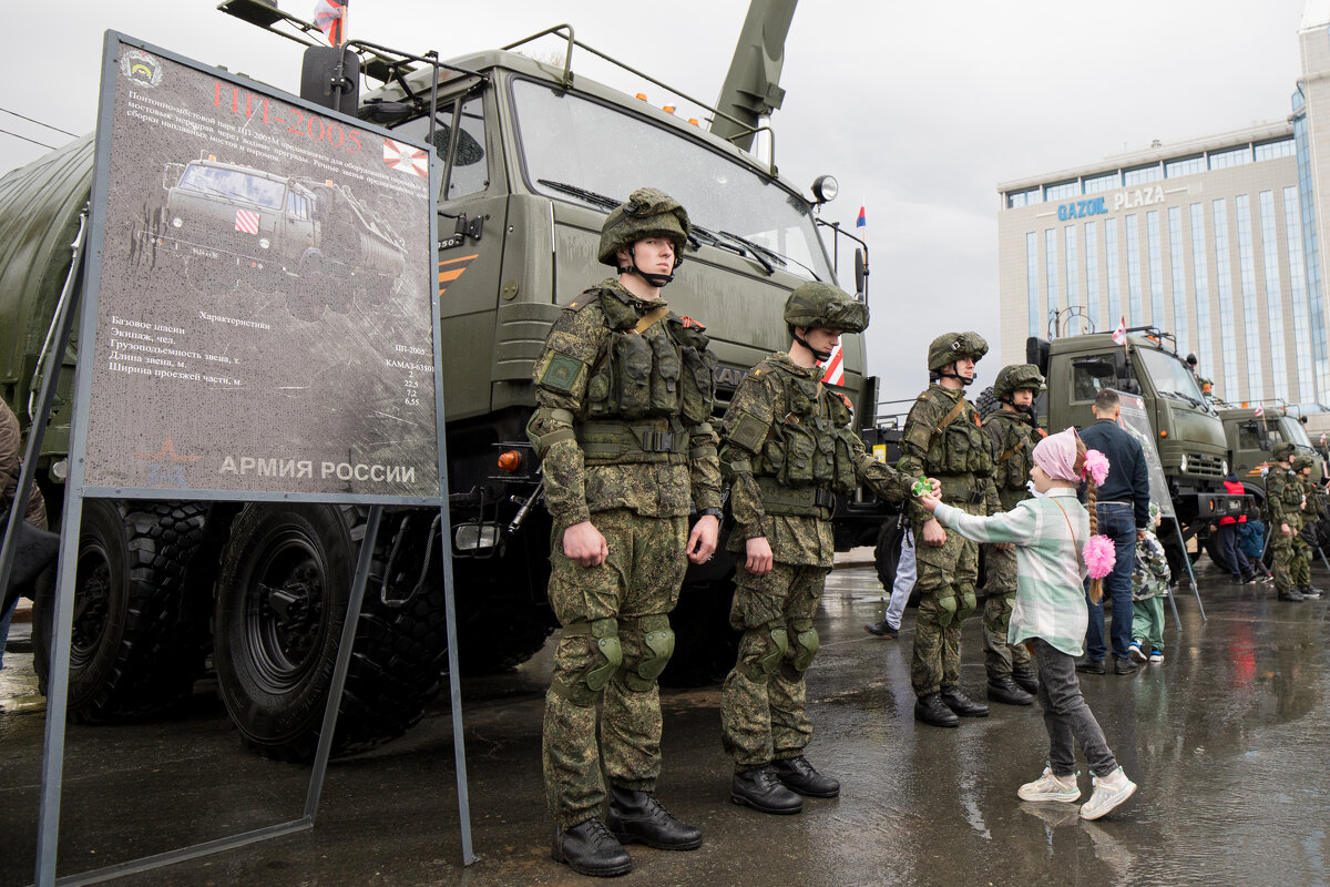 Выставка военной техники - Денис Ханыков