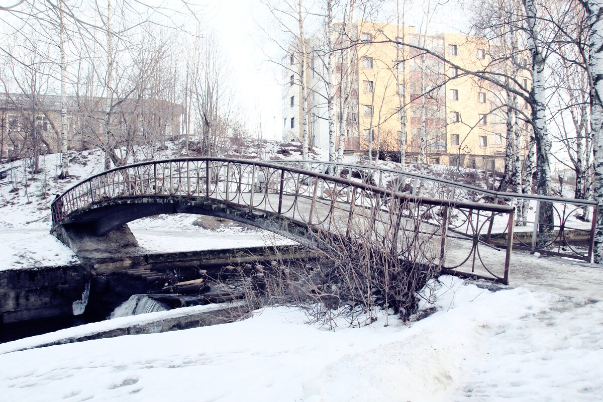 "Мост, заблудившийся меж мирами".... - Сергей Тарбеев