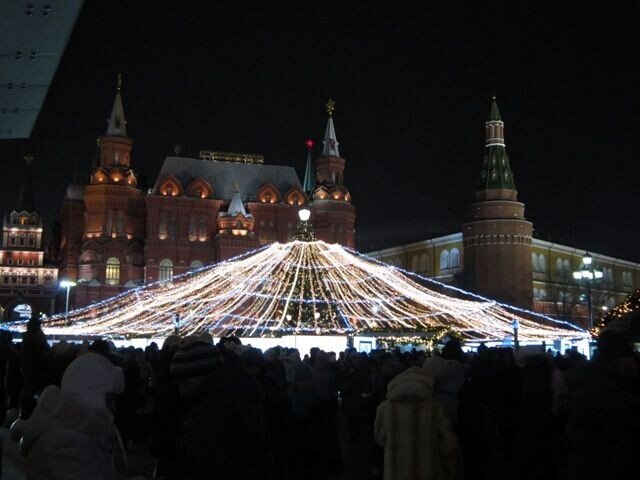 В цетре Москвы новогодняя ёлка - Дмитрий Никитин