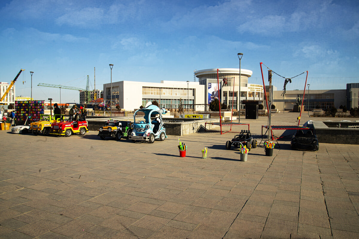 Площадь - Анатолий Чикчирный