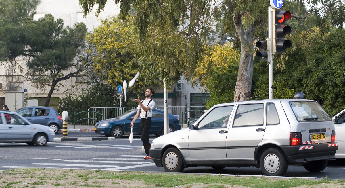 Уличный жонглер - Эмиль Уличный жонглер - Эмиль
