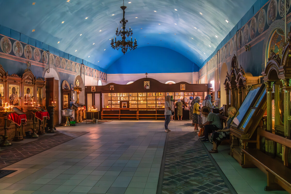 В Свято-Михайловском мужском монастыре - Игорь Сикорский