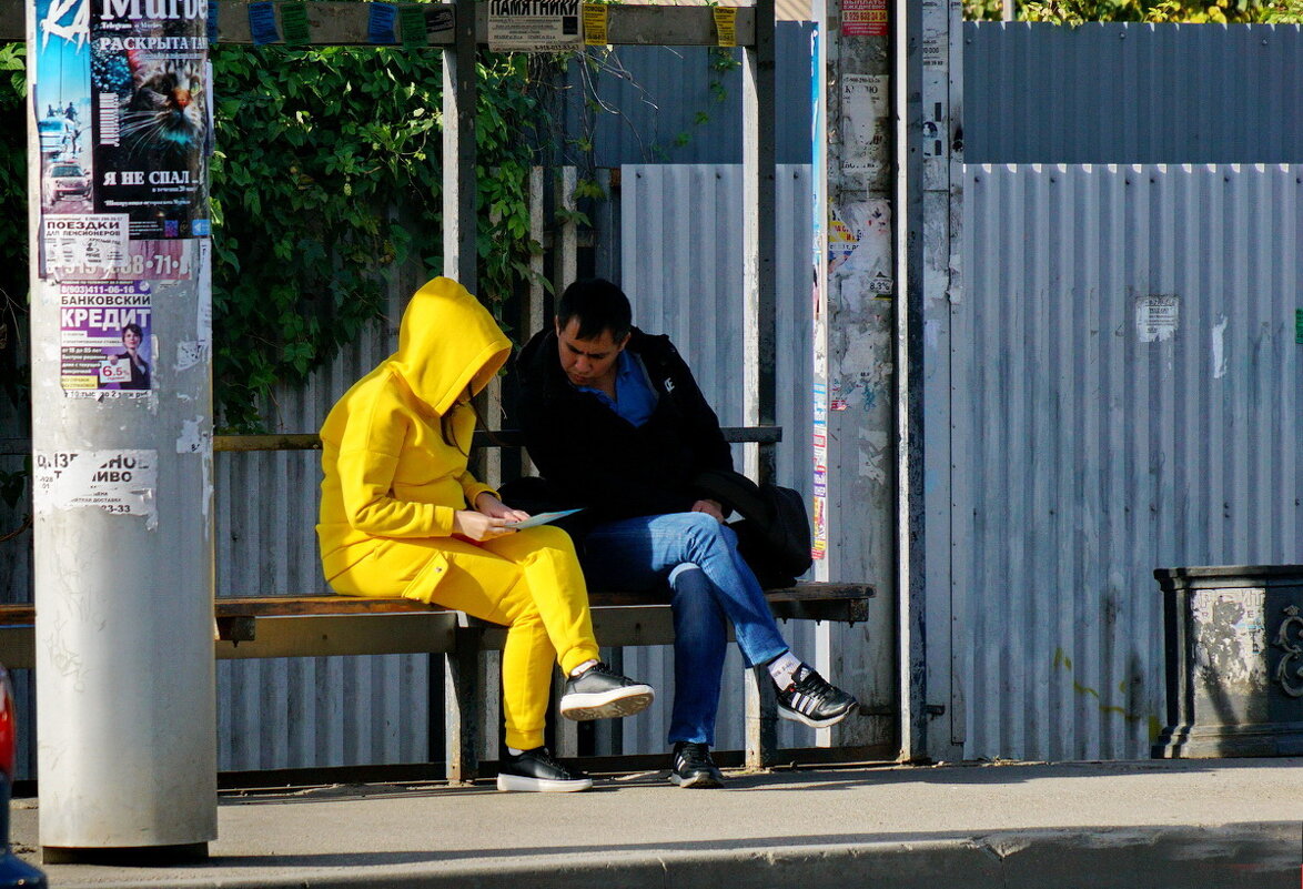 На остановке... - Николай Саржанов На остановке... - Николай Саржанов