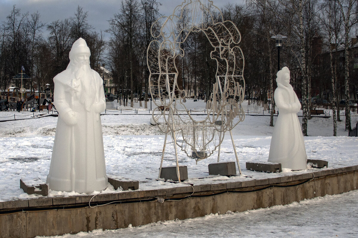 Новогодние праздники в Угличе. Ледовая скульптура на успенской площади - Gen Новогодние праздники в Угличе. Ледовая скульптура на успенской площади - Gen