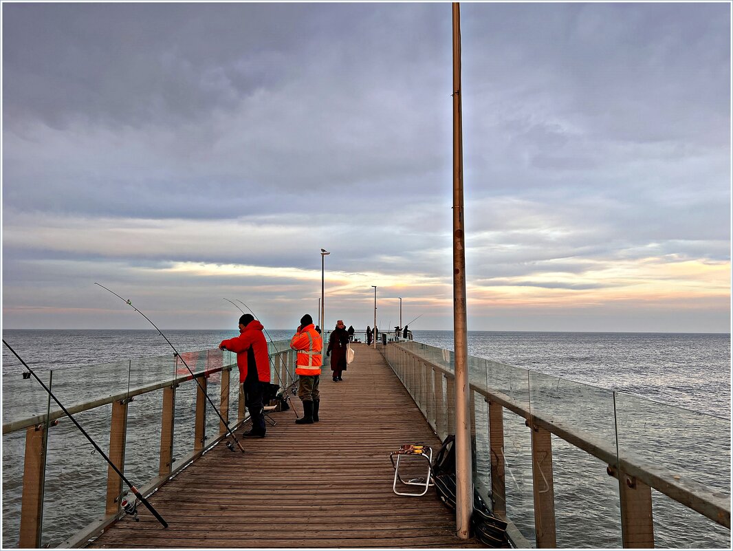 Рыбаки на пирсе. - Валерия Комова Рыбаки на пирсе. - Валерия Комова
