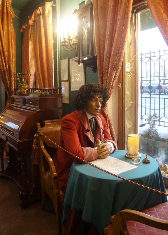 "Саша, Саша, погоди! Саша, Саша, не ходи на речку, на Черную речку. Там конечная..." - zavitok *