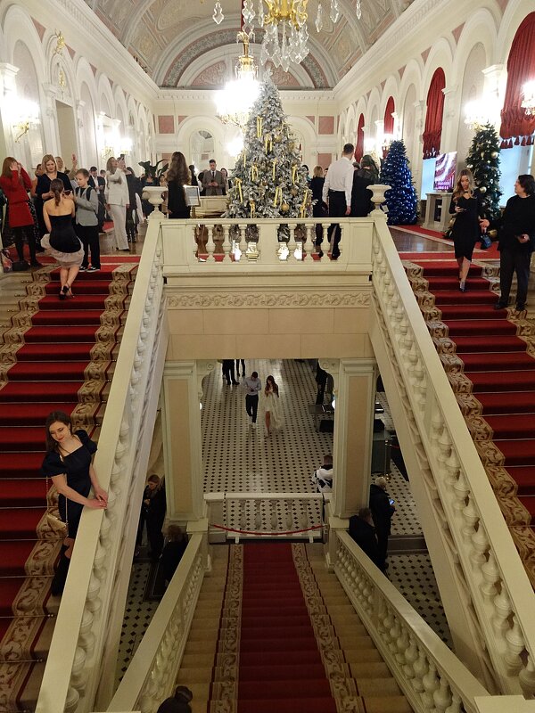 Белое фойе Большого театра - Лидия Бусурина Белое фойе Большого театра - Лидия Бусурина