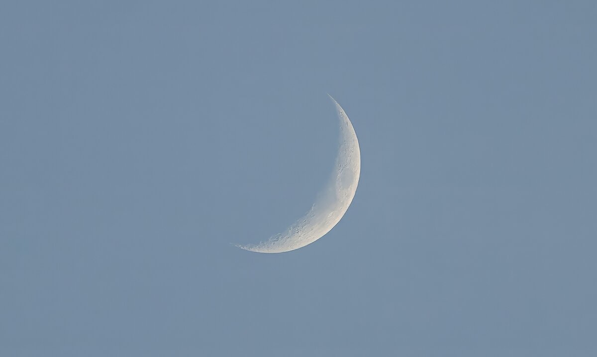 Луна в виде серпа. - Вадим Басов Луна в виде серпа. - Вадим Басов