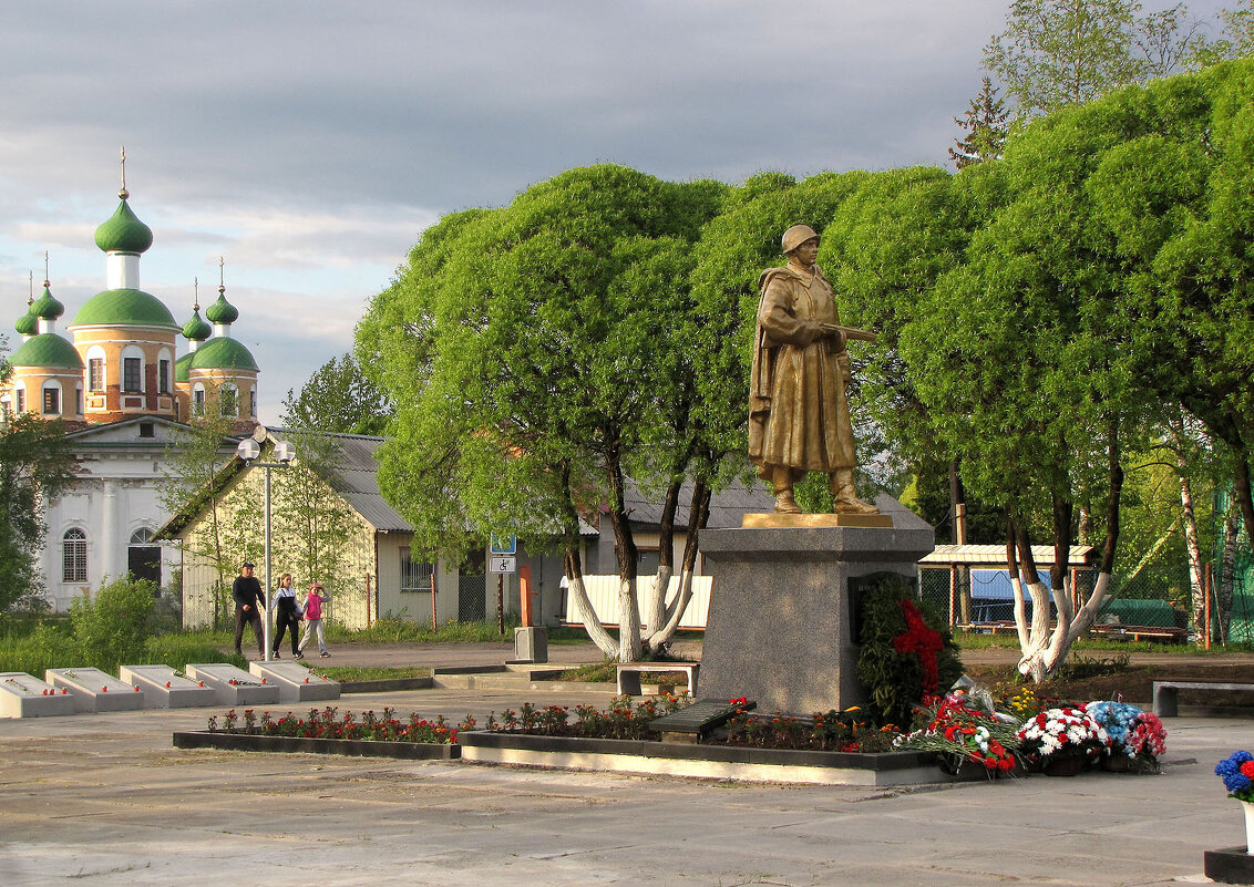 Братская могила советских воинов - Александр Ильчевский Братская могила советских воинов - Александр Ильчевский