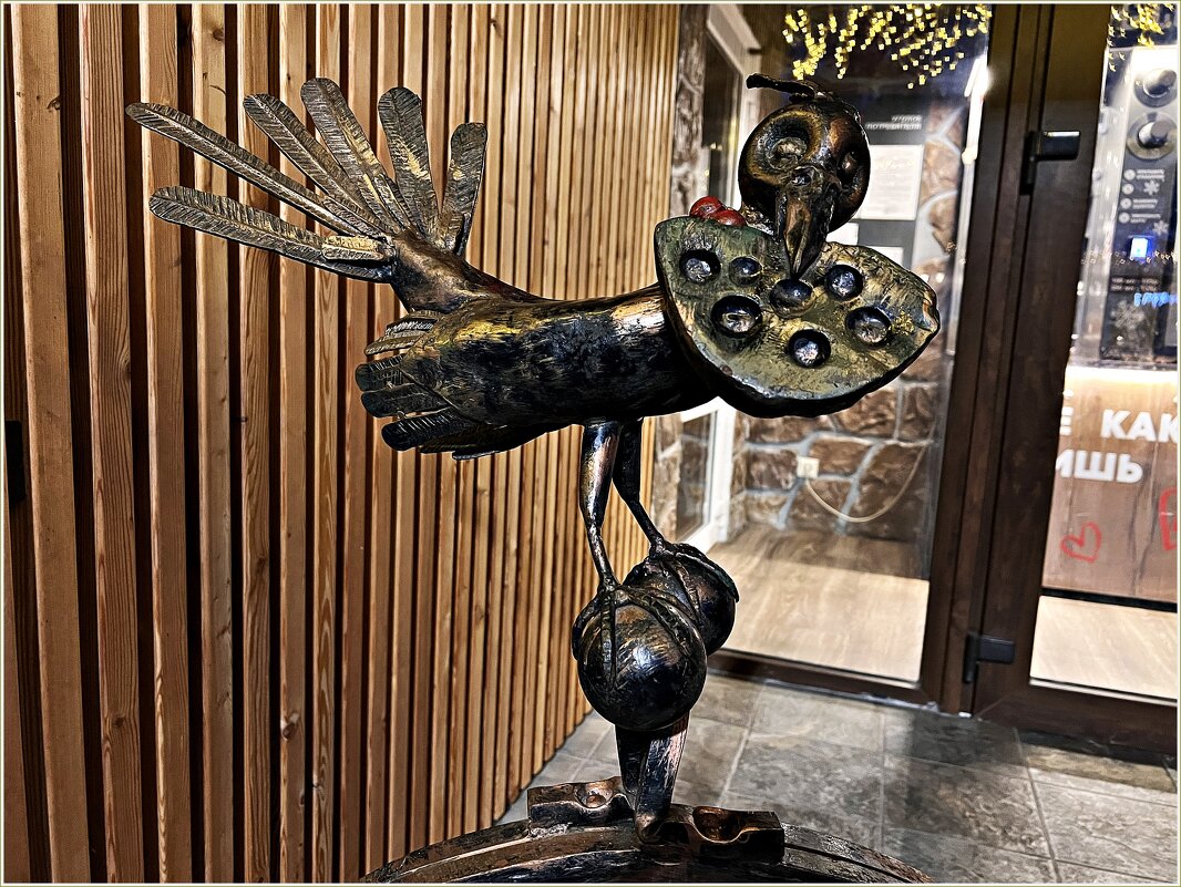 Ворона с сыром у магазина. - Валерия Комова Ворона с сыром у магазина. - Валерия Комова