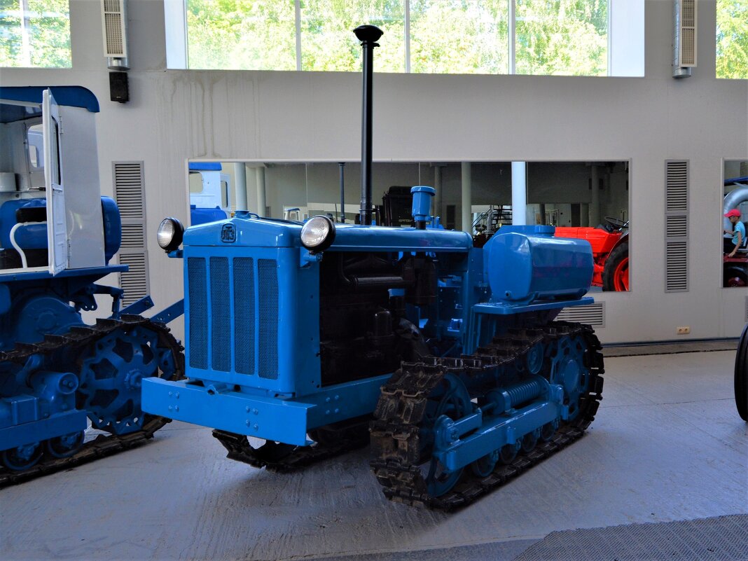 Чебоксары. Гусеничный трактор КД – 35. - Пётр Чернега Чебоксары. Гусеничный трактор КД – 35. - Пётр Чернега