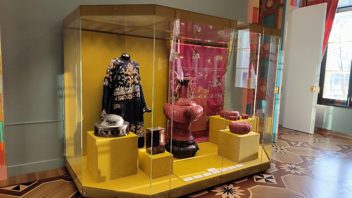 В Китайском зале. - Ольга В Китайском зале. - Ольга