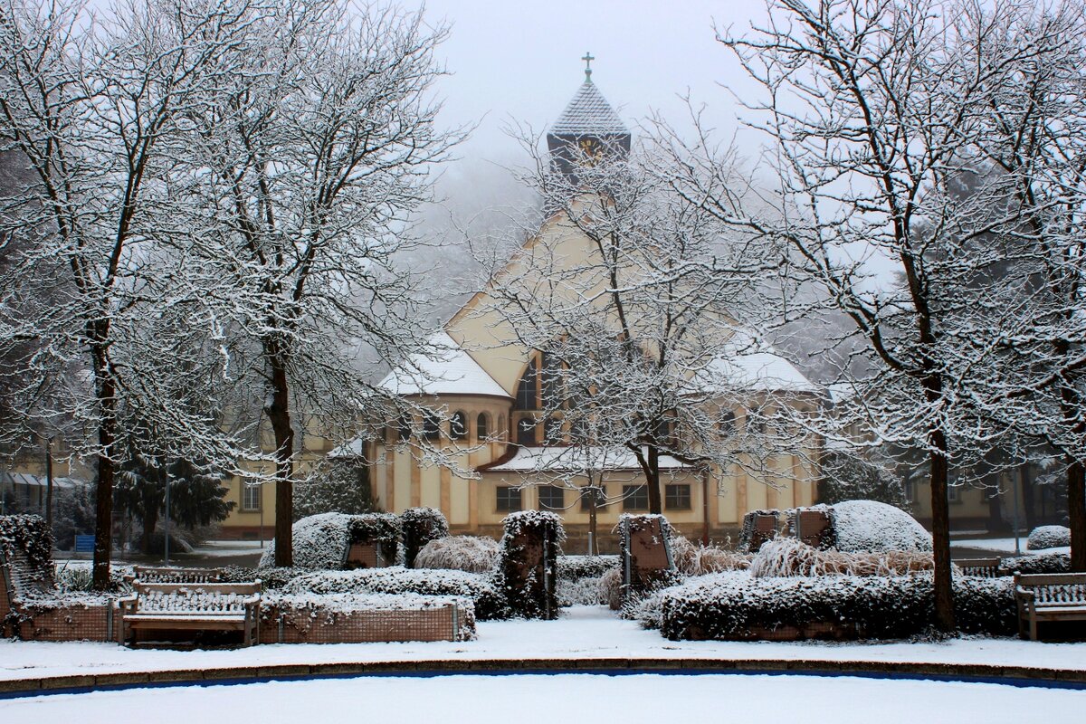 Порой и у нас снег идёт - Юрий. Шмаков