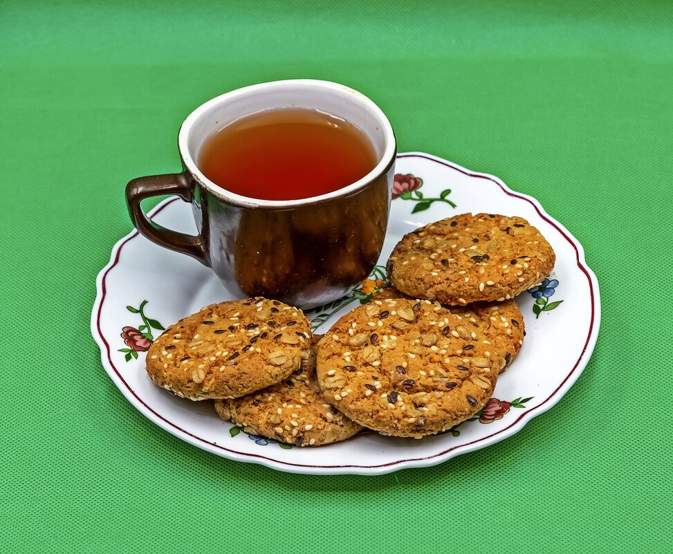 Отвар шиповника, боярышника с овсяным печеньем - Валерий Иванович Отвар шиповника, боярышника с овсяным печеньем - Валерий Иванович