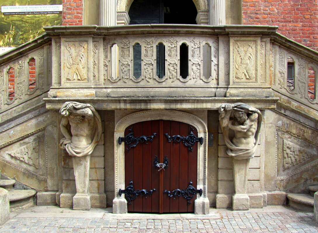 Под ратушей - Сергей Карачин Под ратушей - Сергей Карачин