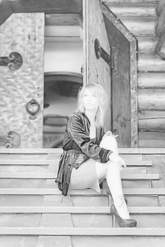 У входа - Джованни Луче