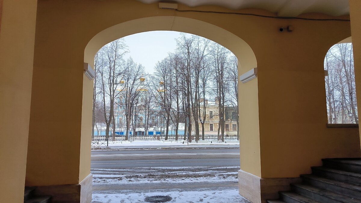 Взгляд в сторону. - Ольга Взгляд в сторону. - Ольга