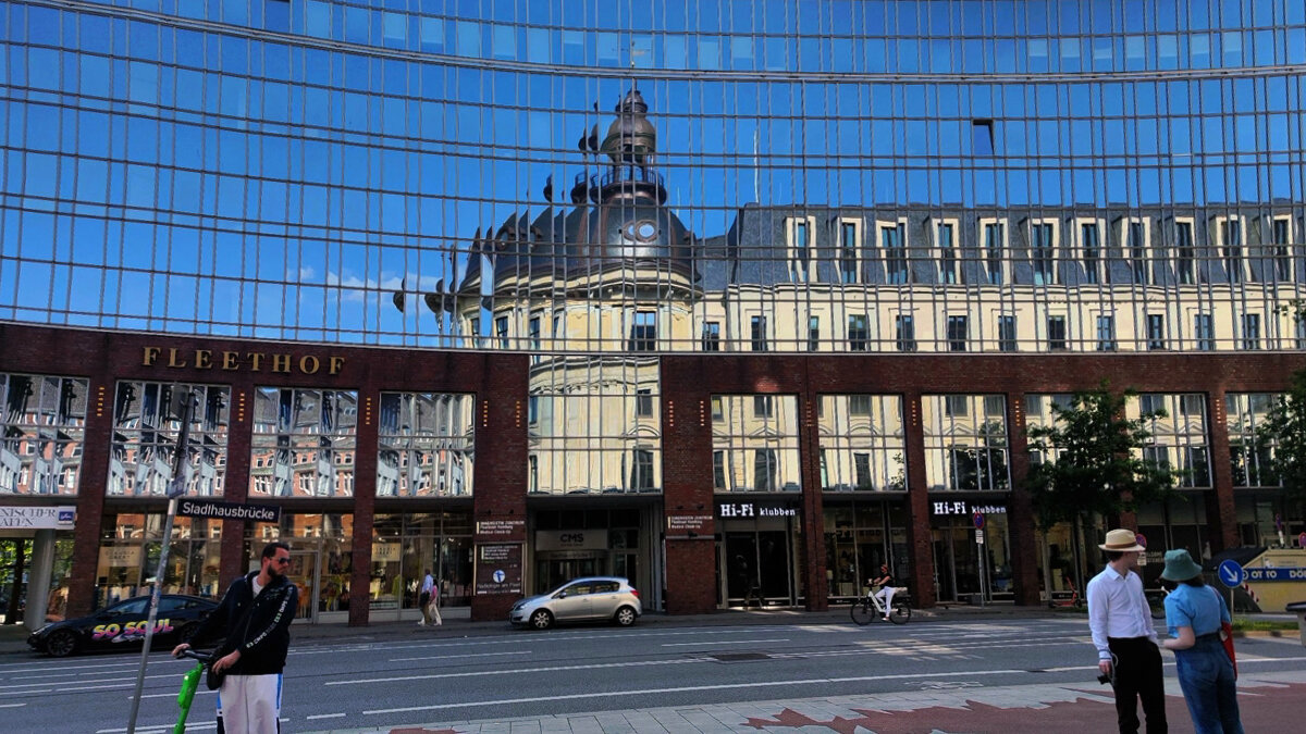 ОТРАЖЕНИЯ   В   ОКНАХ   ФЛИТХОФА - Анатолий Малобродский