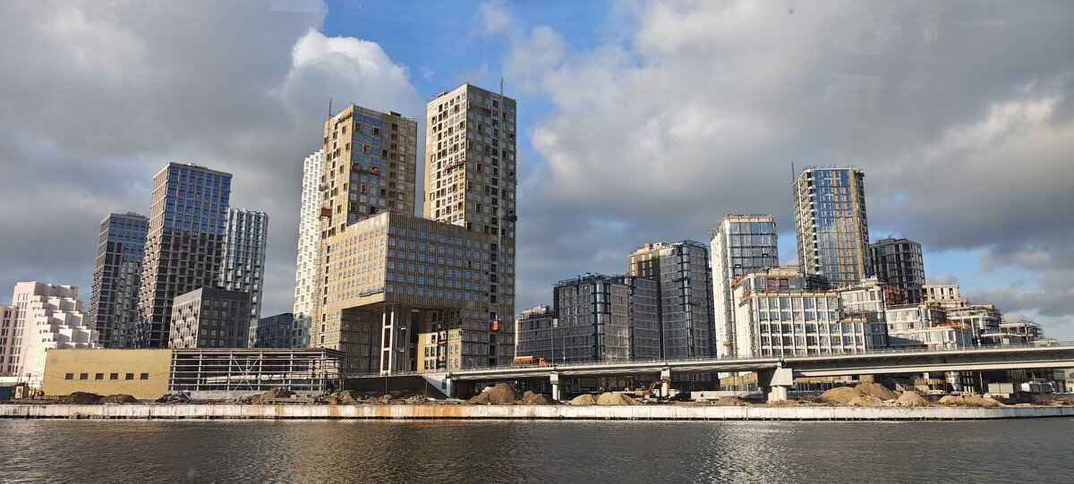 На речном трамвайчике от ЗИЛа до Печатников и обратно - <<< Наташа >>>