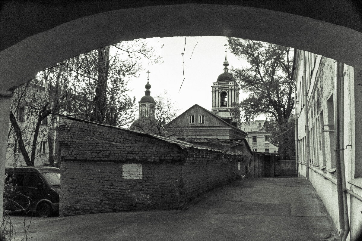 Московский дворик, Подколокольный переулок - Наталья Rosenwasser Московский дворик, Подколокольный переулок - Наталья Rosenwasser