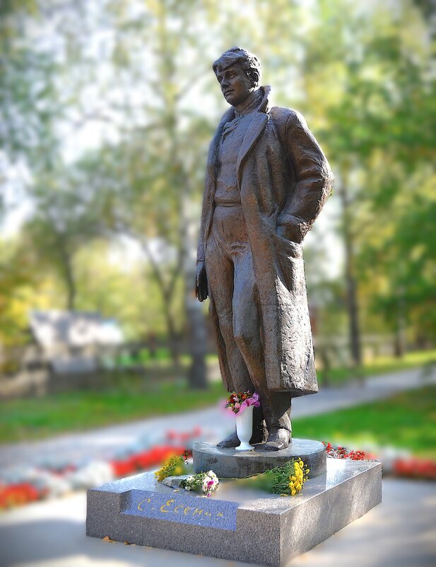 Памятник Сергею Есенину на родине - Татьяна Тюменка Памятник Сергею Есенину на родине - Татьяна Тюменка