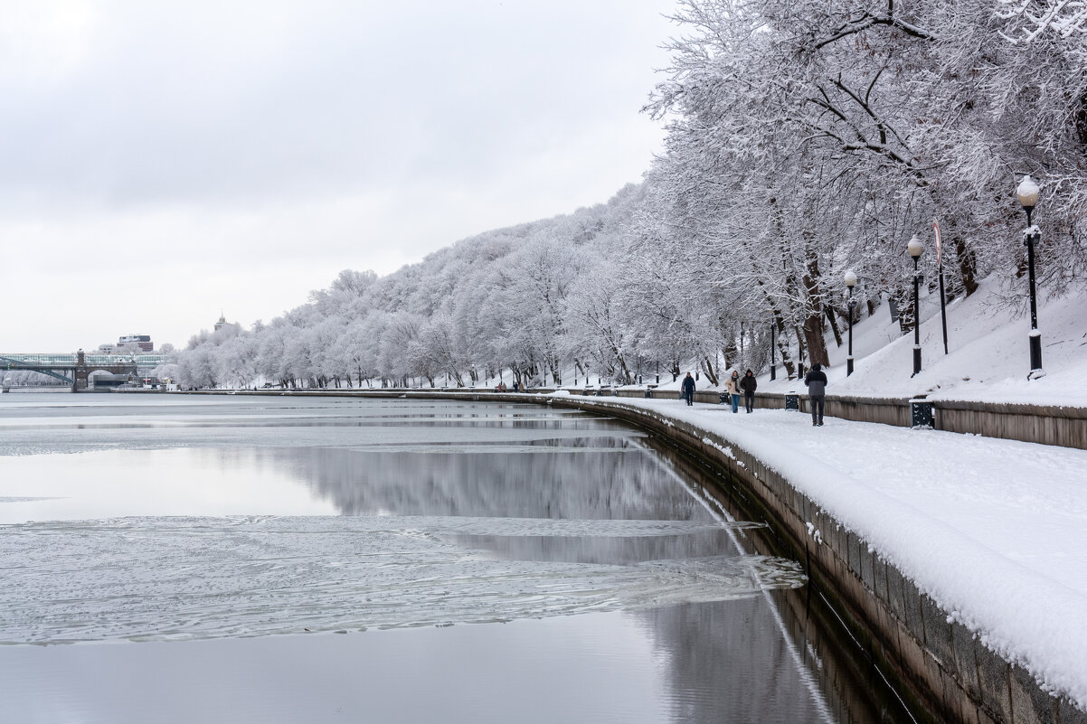 На набережной. - Alexandr Gunin