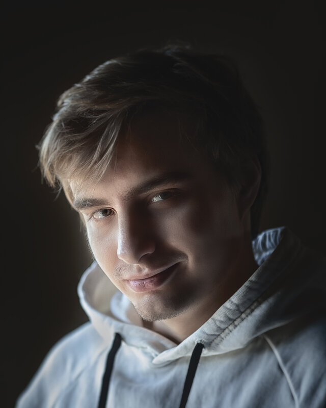 * - Александр Лисовский