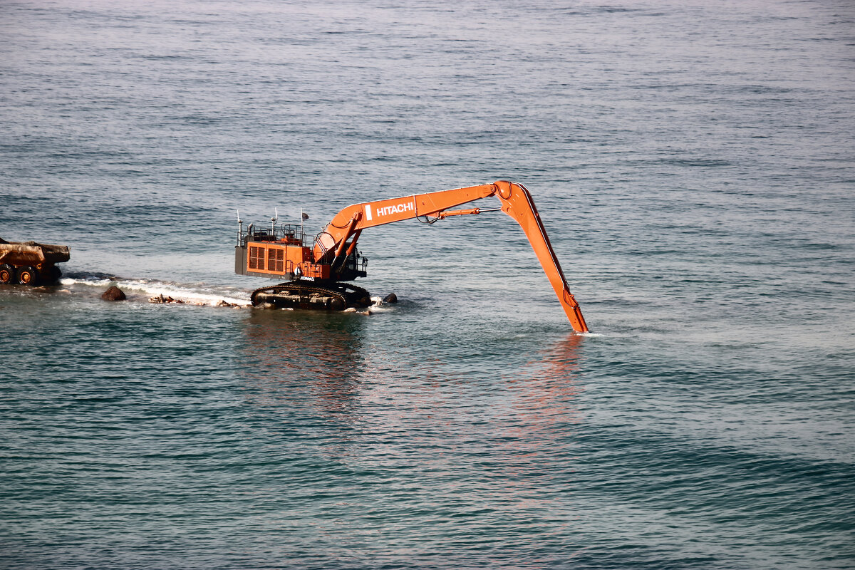Экскаватор в море - Argaman Табашник Экскаватор в море - Argaman Табашник