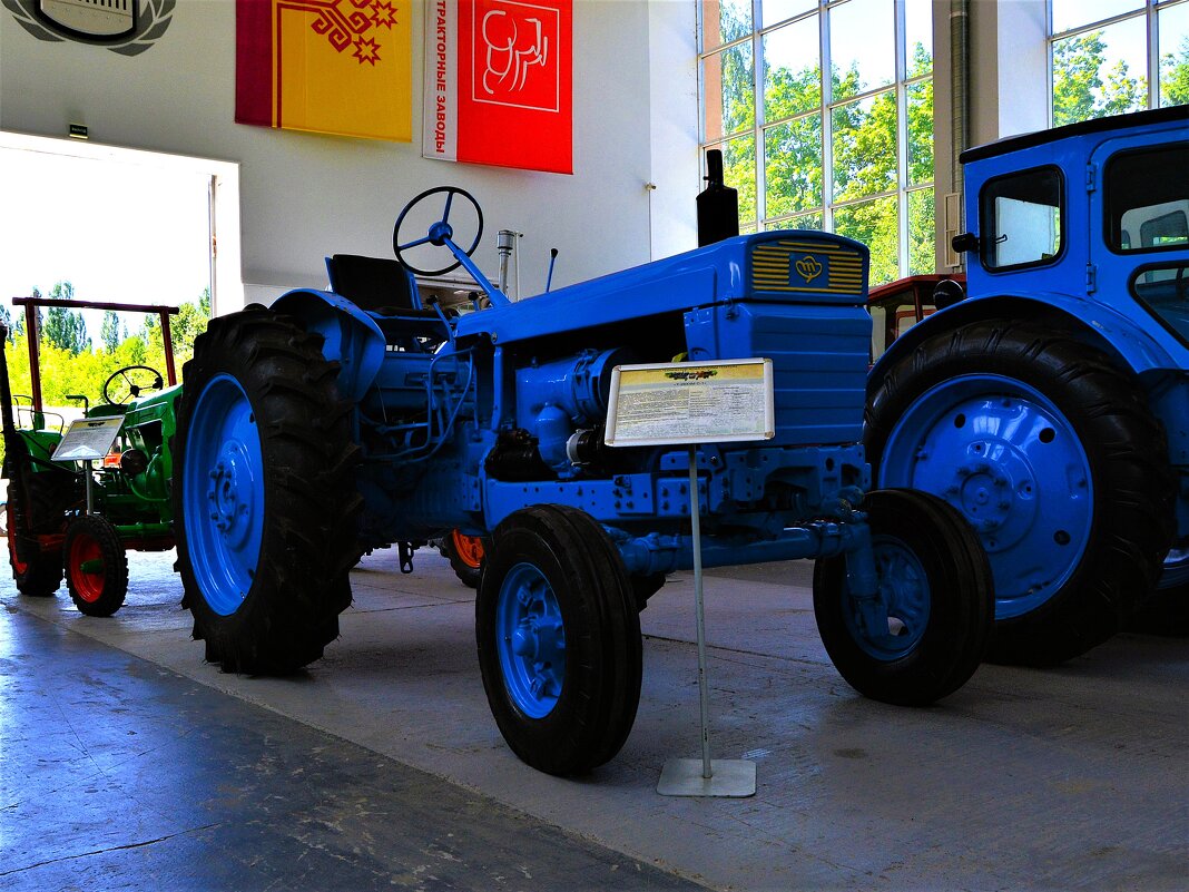 Чебоксары. Колёсный универсально-пропашной трактор Т – 28Х4М С-1. - Пётр Чернега Чебоксары. Колёсный универсально-пропашной трактор Т – 28Х4М С-1. - Пётр Чернега