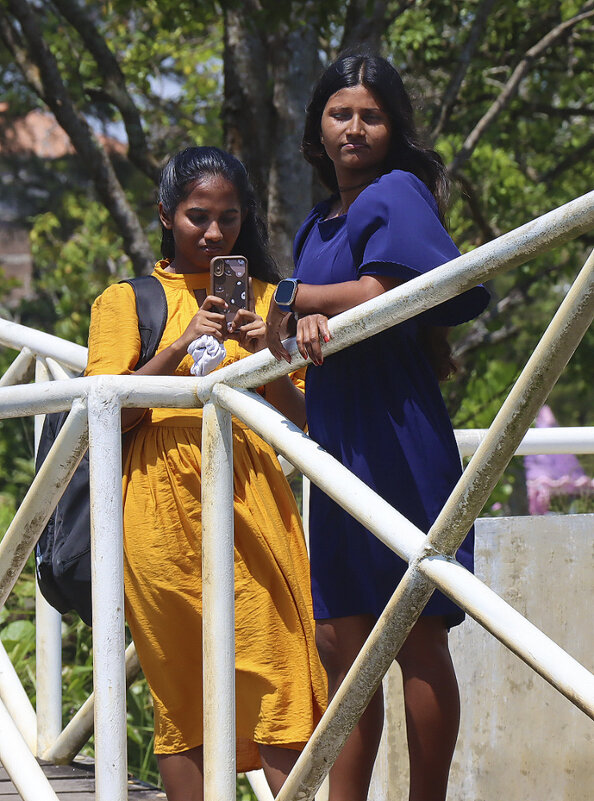 Молодёжь Шри-Ланки - Галина Ильясова Молодёжь Шри-Ланки - Галина Ильясова